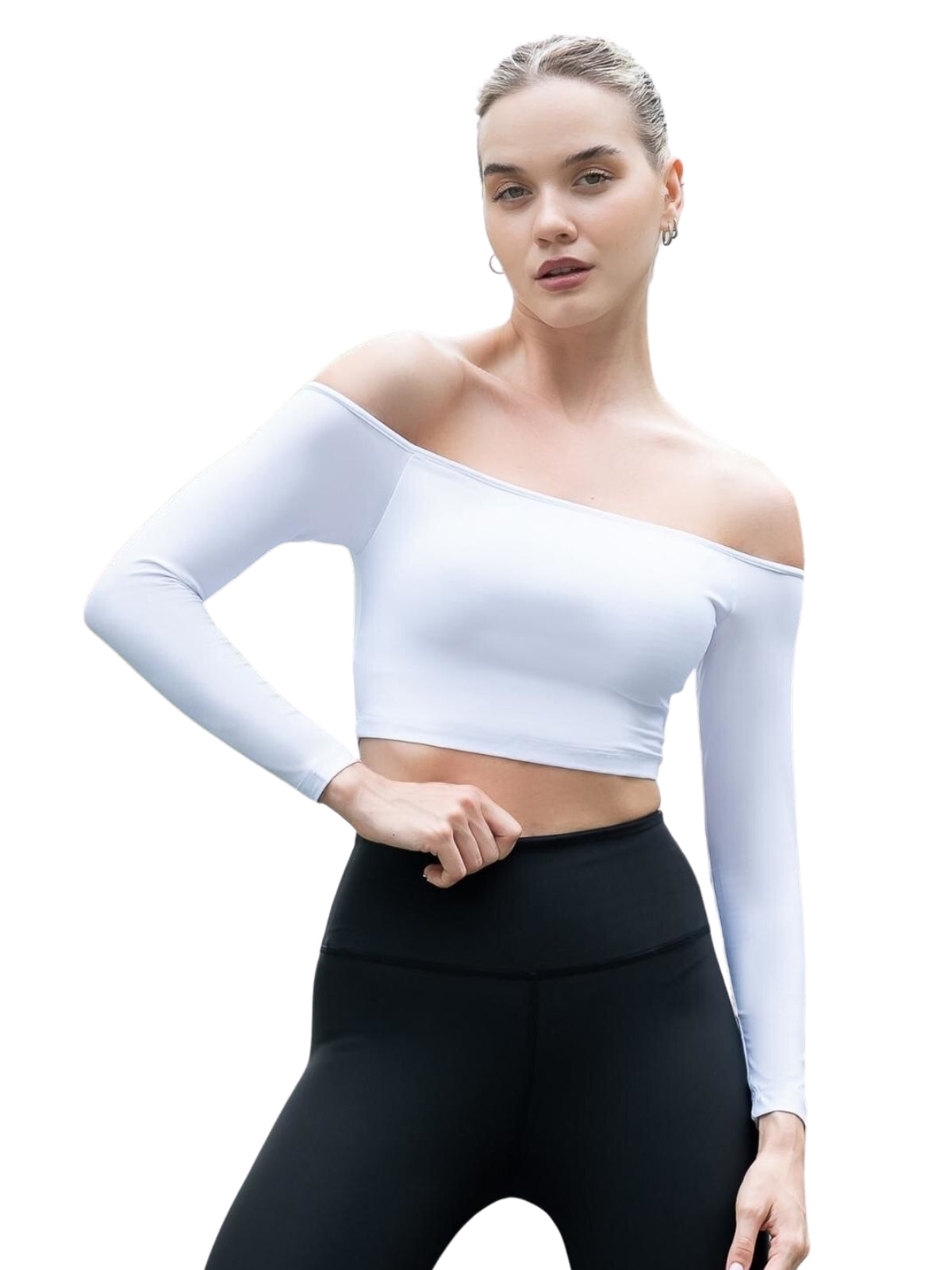 Eine Person im schulterfreien Comfortlux-Top von Lismina nimmt vor einem minimalistischen Hintergrund eine selbstbewusste Yoga-Pose ein.