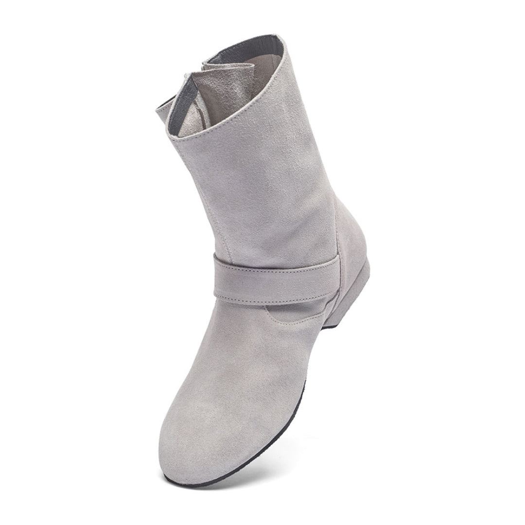 Graue Wildleder-Halbstiefelette mit seitlichem Riemen von Rumpf, ideal für West Coast Swing: 8855 niedrig in Grau.