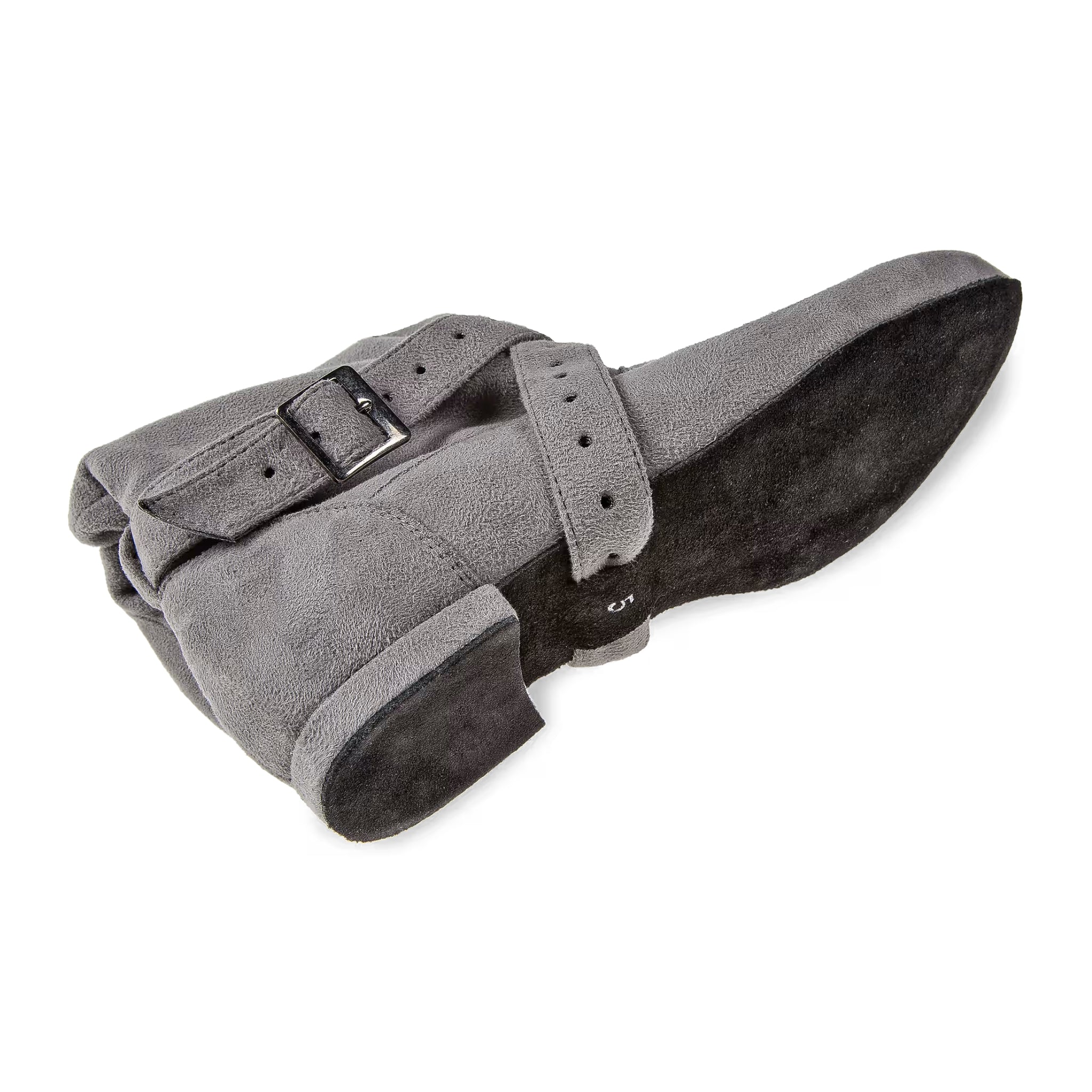 Seitlich gesehene 202 Tanzstiefel in Grau von Diamant: handgefertigte Schuhe im mittelalterlichen Stil mit Spitze und Schnalle.