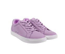 Fuego Low-Top-Tanz-Sneakers in Lavendel von Fuego Dance Shoes, mit stoßdämpfenden Einlegesohlen und weißen Sohlen.