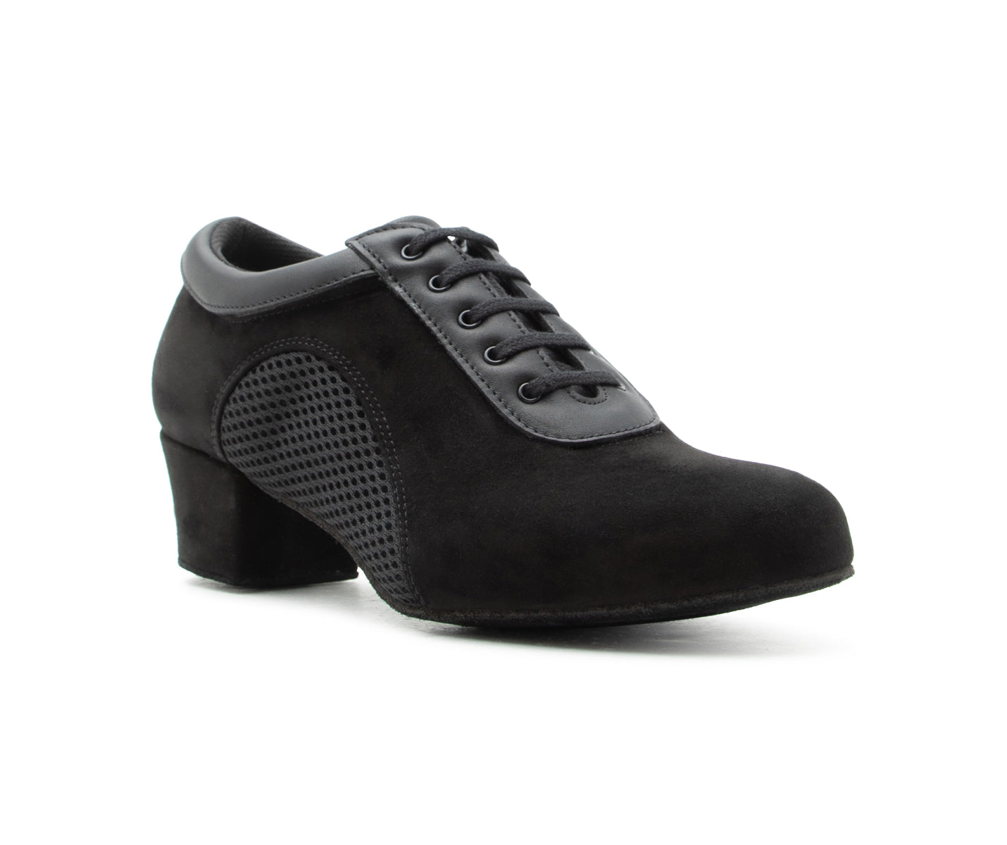 Dancing Queens Balance Trainer-Tanzschuhe in Schwarz Wildleder mit Mesh-Seiten, niedriger Absatz, auf weißem Hintergrund.