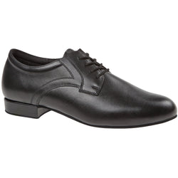 085 Tanzschuhe in Schwarz von Diamant, mit Schnürsenkeln, niedrigem Absatz und abgerundeter Spitze auf weißem Hintergrund.