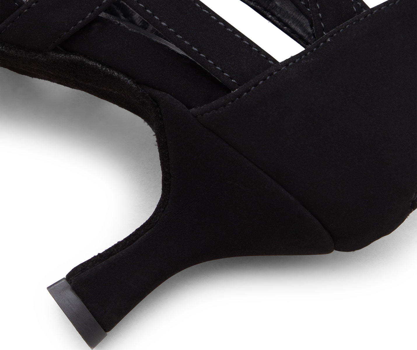 Nahaufnahme von Dancing Queens Magnet Core Tanzschuhe in Schwarz Wildleder-stilvoller Komfort für jeden Tänzer.