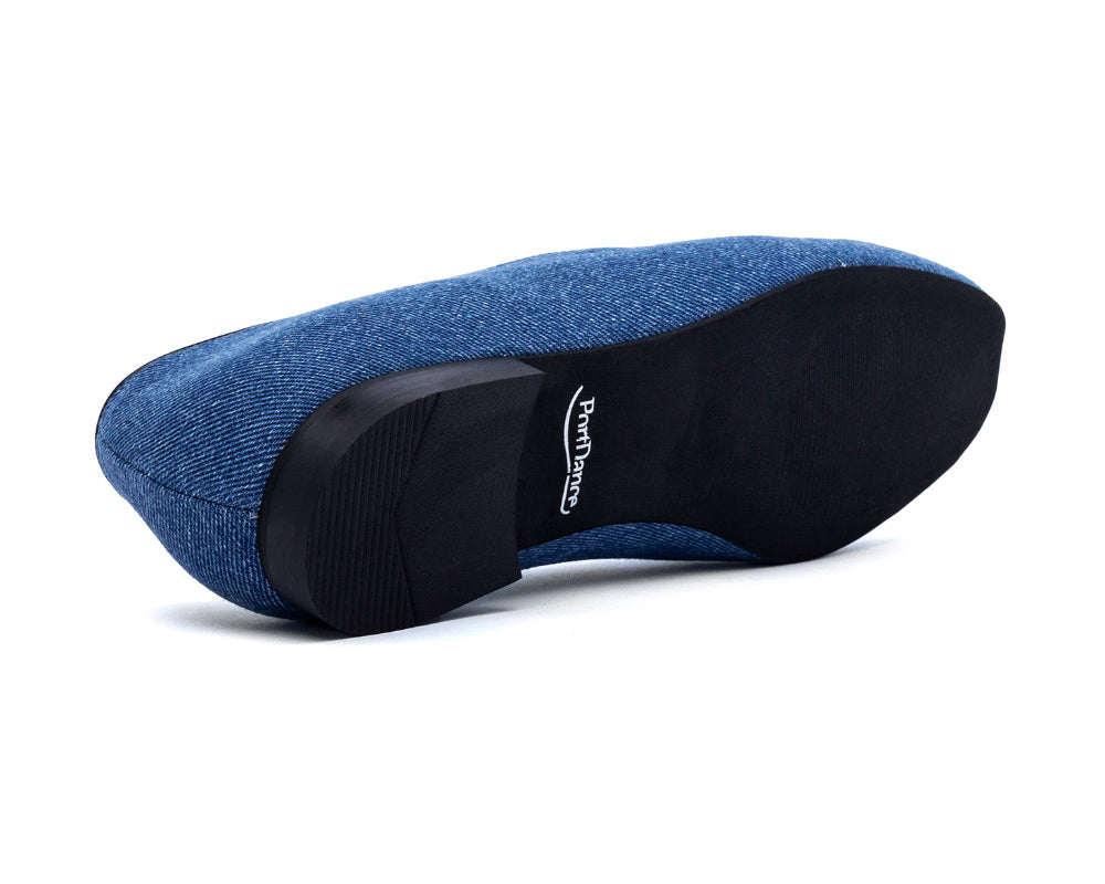 PDM003 Mokassins in Denim von Portdance mit einer schwarzen, flexiblen Sohle, von unten gezeigt.