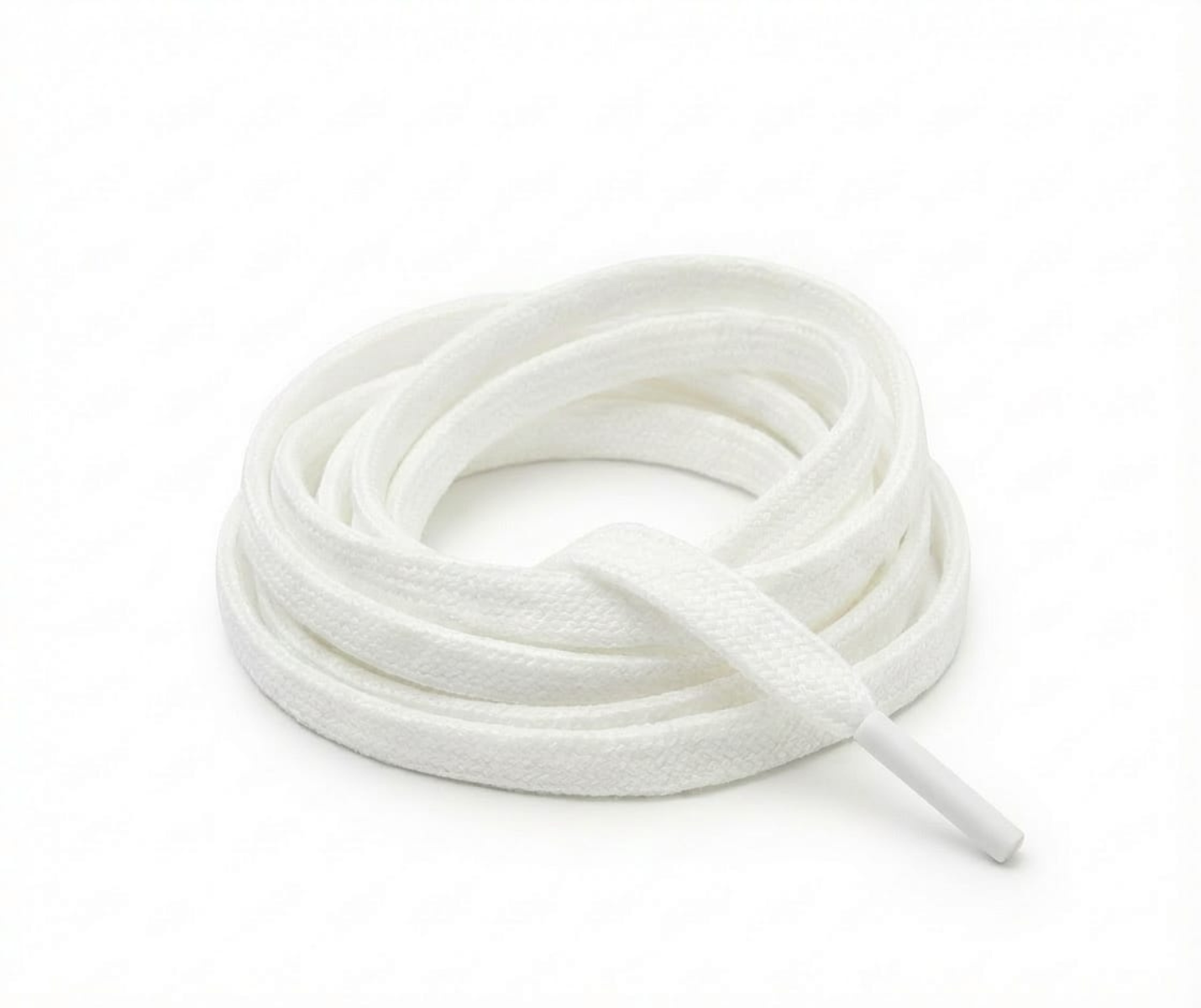 Dancing Queens Schnürsenkel in Weiss für SMOVE Dance Sneaker mit Plastikspitze auf weissem Hintergrund.