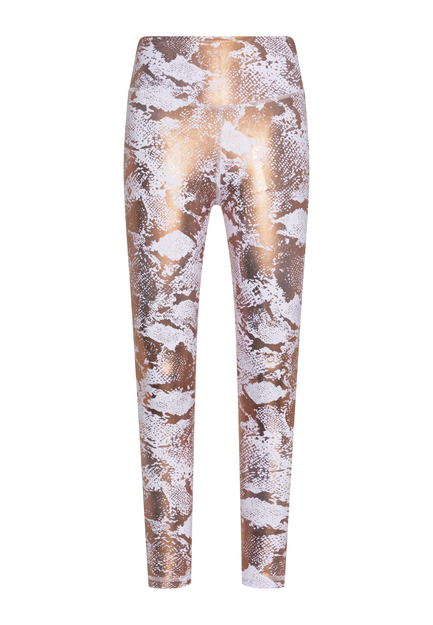 Leggings in Lederoptik Lismina 1137 in Gold und Weiß mit einem weißen abstrakten Muster auf schlichtem weißem Hintergrund.