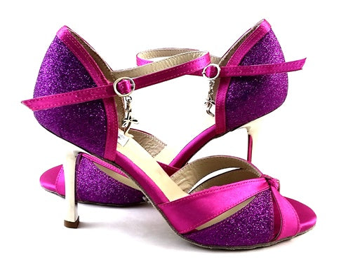 Fuchsia Carina Tanzschuhe von Dancing Queens, mit Glitzerdetails, gepolstertem Fußbett und Knöchelriemen.