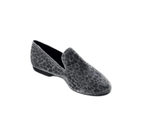 Die 637 Mokassins von Lidmag in Black Sunset zeichnen sich durch eine rissige Textur auf weißem Hintergrund aus.