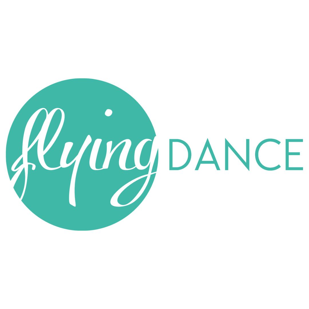 Logo mit „Flyingdance“ in einem blaugrünen Kreis, daneben fettgedruckt „DANCE“ und „Salsa“. Marke: Tanzkurse.