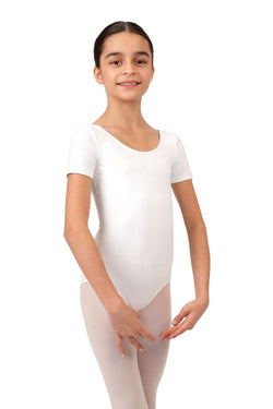 Junge Person in einem R3100 Kurzarm-Body von Rumpf, lächelnd und anmutig posiert wie ein Ballett-Body.