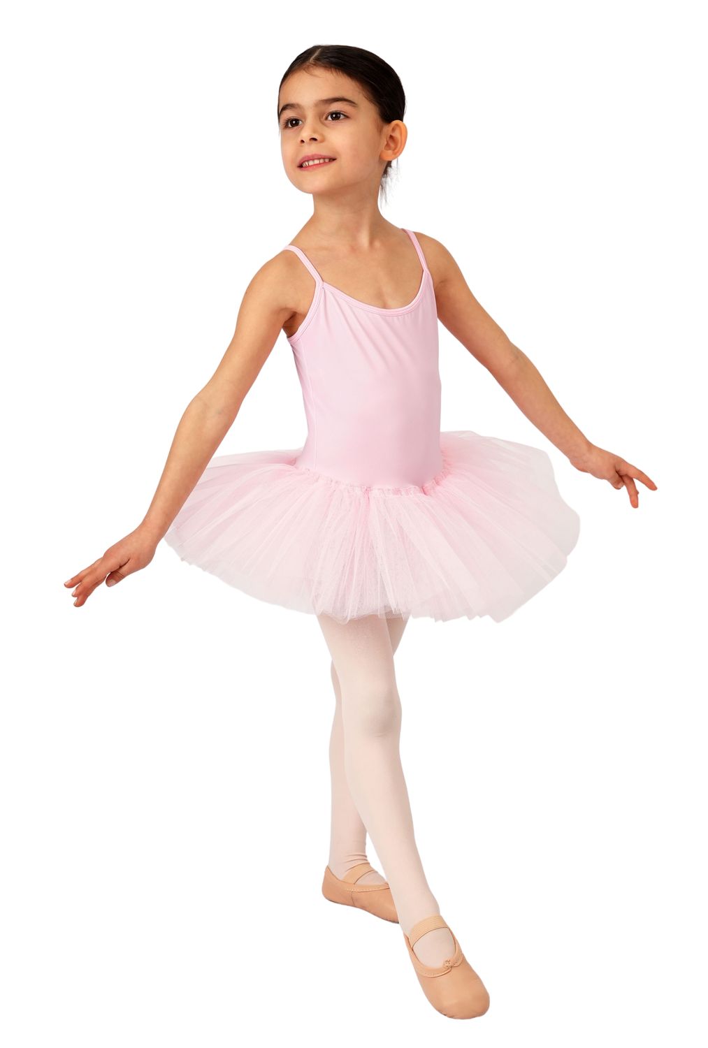 Junge Balletttänzerin in Rumpfs R3105 Tutu und Body in Pink posiert anmutig auf einem Bein vor einem weißen Hintergrund.