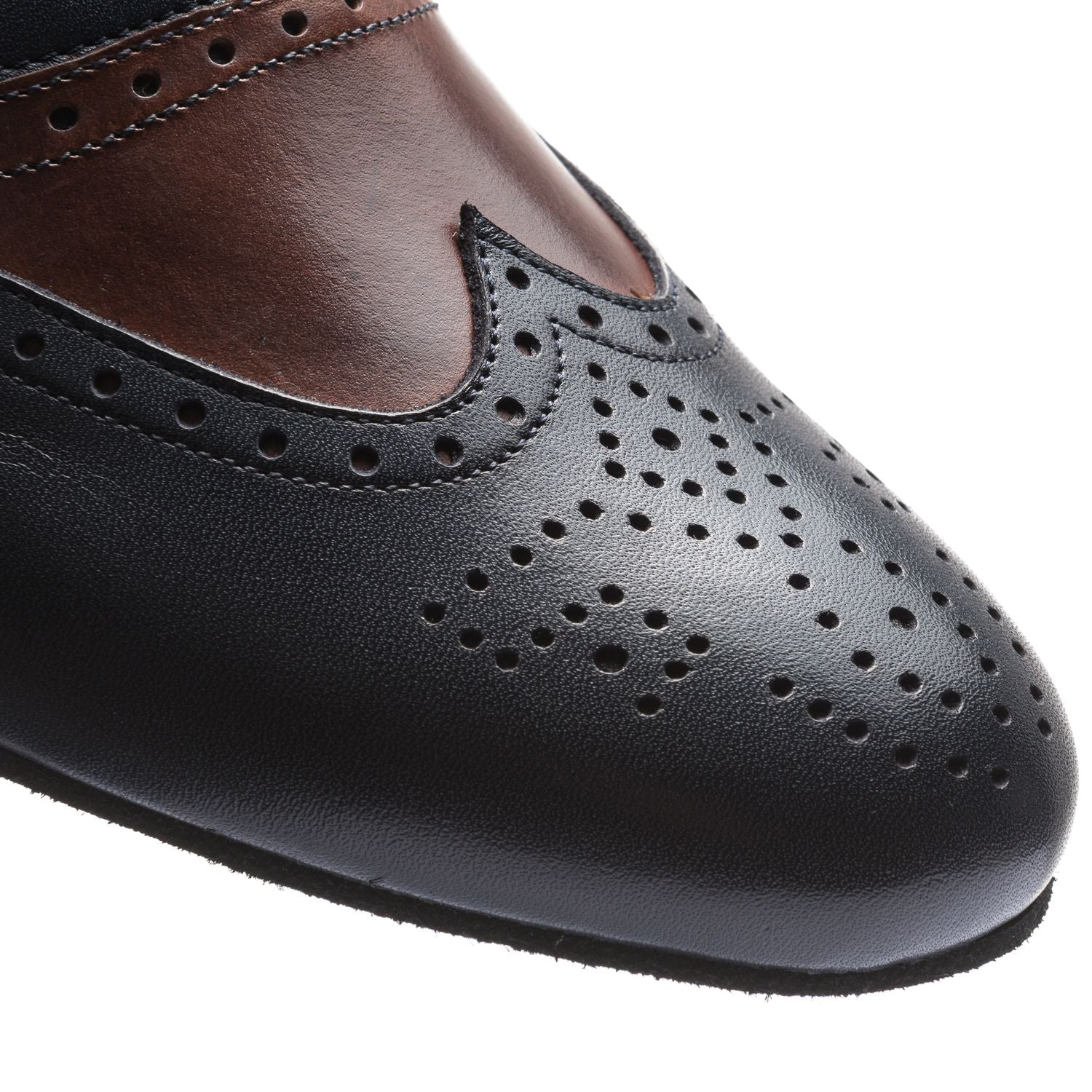 Nahaufnahme der 2158 Ruben Tanzschuhe in Dunkelblau & Braun von Rumpf, mit detaillierten Lochmustern.