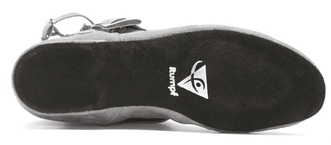 Unteransicht des 8835 niedrigen West Coast Swing Stiefels von Rumpf mit schwarzer Sohle und dreieckigem „Rumpf“-Logo.