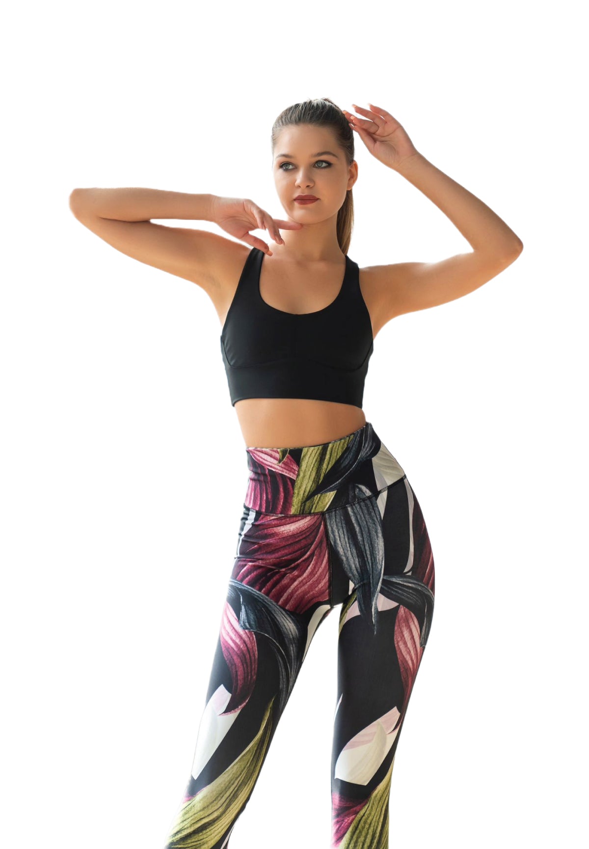 Person, die in einem schwarzen Sport-BH und Lismina 324 Extra High Waist Leggings mit Blumenmuster posiert, bereit für Yoga.
