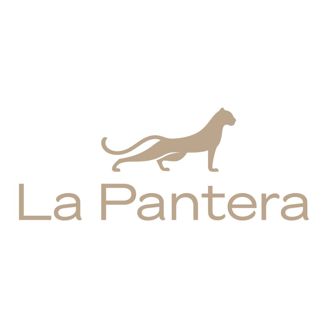 Das stilisierte Panther-Logo über „La Pantera“ in Beige spiegelt die Leidenschaft für den argentinischen Tango wider. Marke: Tanzkurse.