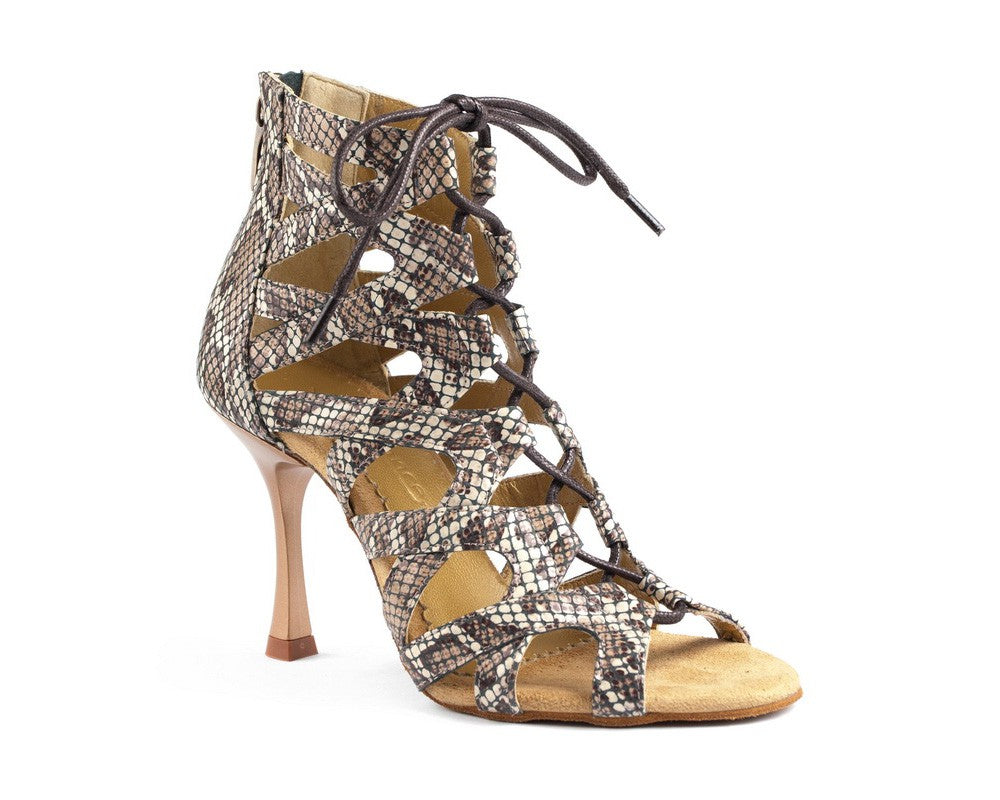 Die PD804 NET Tanzschuhe von Portdance: Braune Schnürsandalen mit Schlangenmuster, Absatz und Cut-Out-Design.