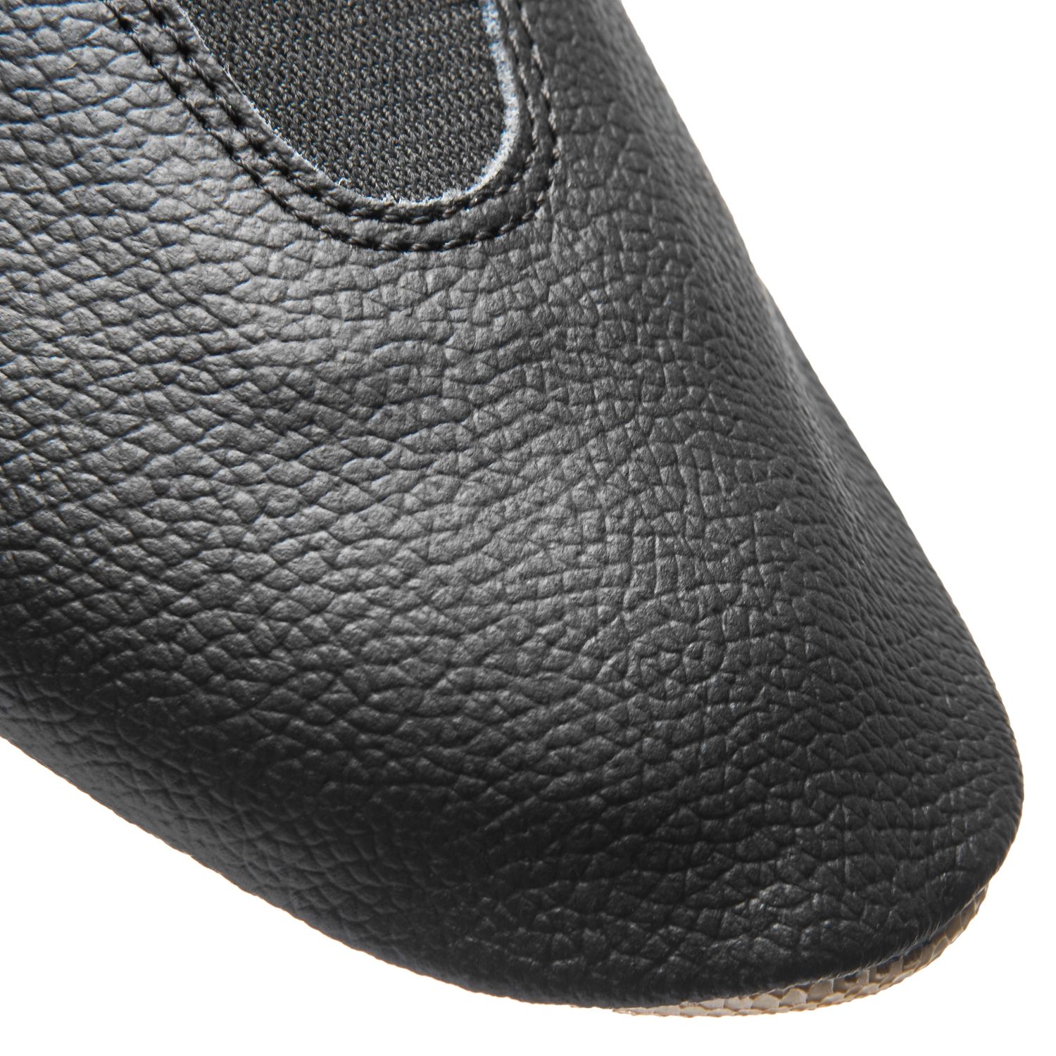 Nahaufnahme von Rumpf 1037 Gymnastikschuhen in Schwarz mit strukturierten Details und Mesh für zusätzlichen Tragekomfort.