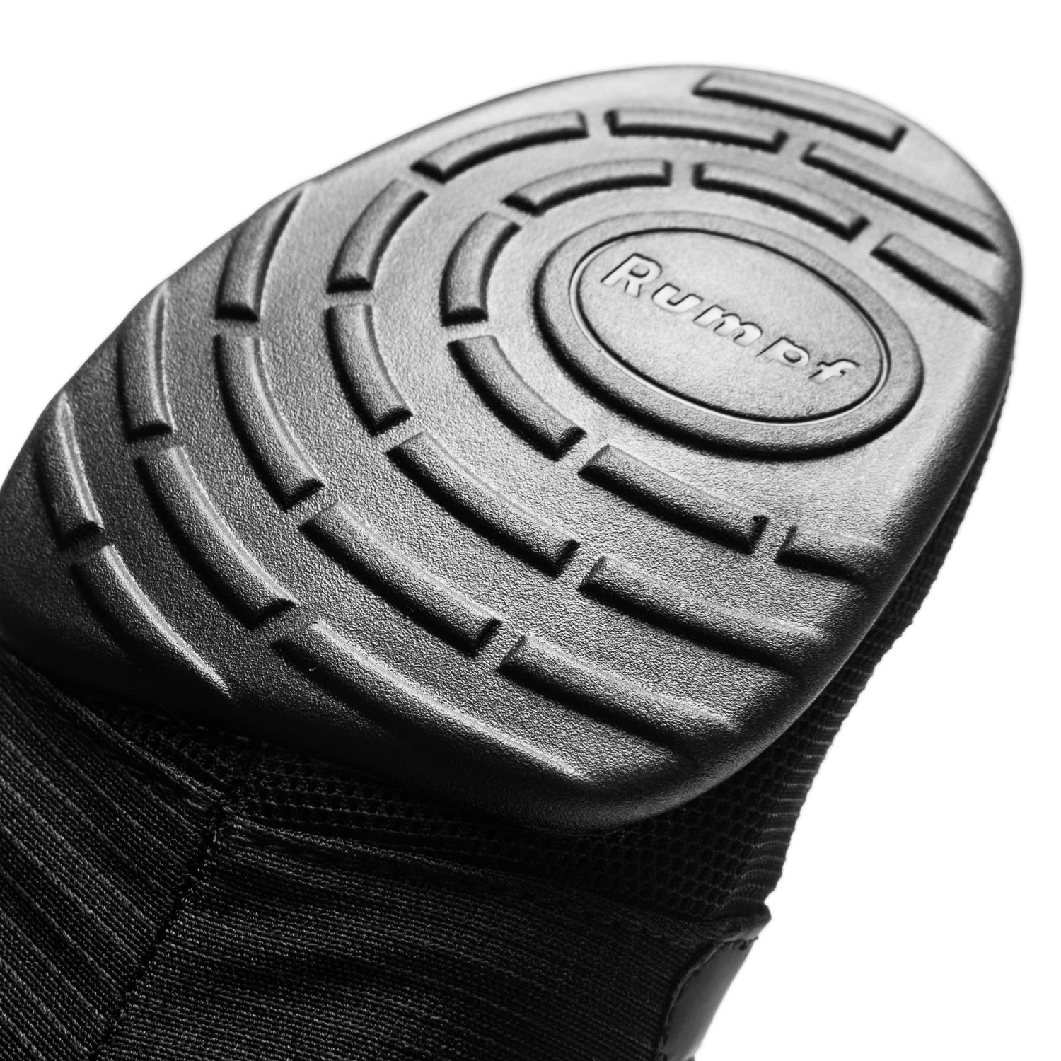 Nahaufnahme einer 1510 Mojo Sneakersohle in Schwarz mit kreisförmigem Grip und „Rumpf“ am Drehpunkt.